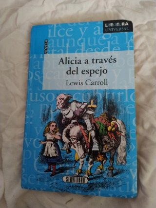 Alicia a través del espejo