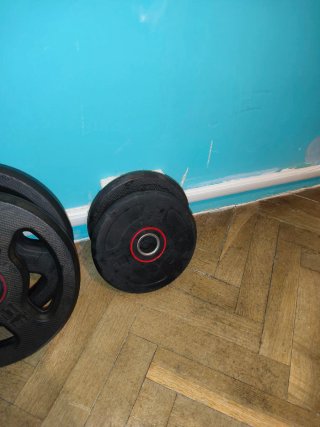 BARRA DE MUSCULACION CON PESAS
