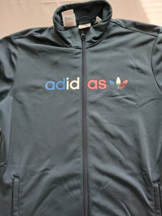 Sudadera Adidas con logo tricolor