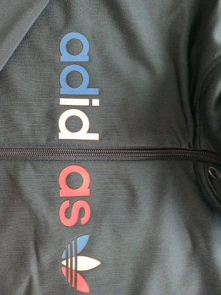 Sudadera Adidas con logo tricolor