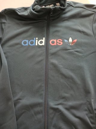 Sudadera Adidas con logo tricolor