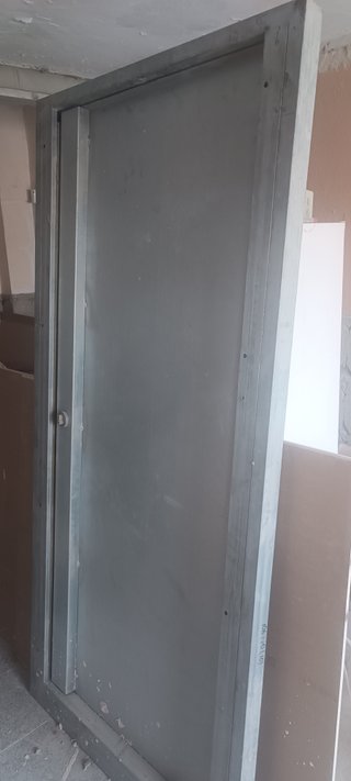 Puerta Antiokupas de Acero