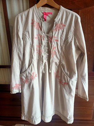 Vestido mujer con bordados