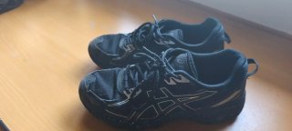 Zapatillas Asics niño negras y plateadas