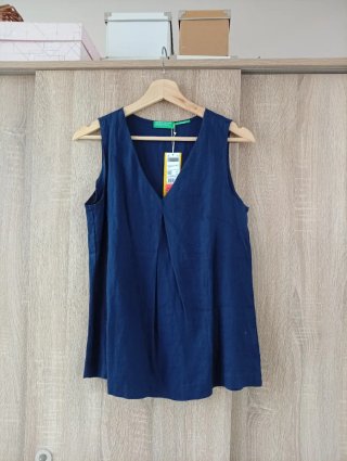 Camisa azul de lino sin mangas