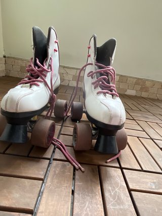 Patines de cuatro ruedas blancos talla 39