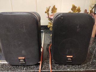 Altavoces JBL Control One Professional