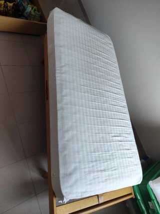 Cama 180x90cm con cabecero de madera