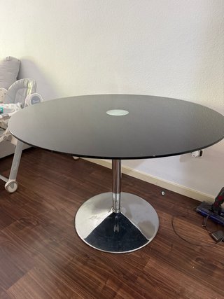 Mesa redonda cristal negro y cromo