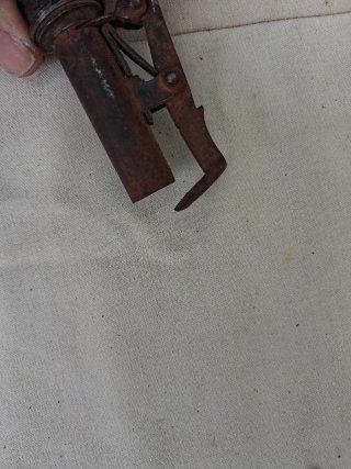 Polvorera antigua de cuerno