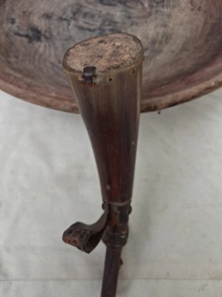 Polvorera antigua de cuerno