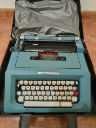 Máquina de escribir Olivetti Studio 46
