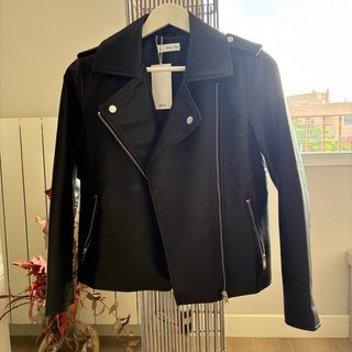 Chaqueta Mango efecto piel negra