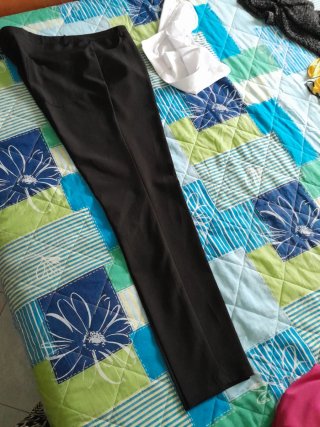 Pantaloni dritti neri da donna
