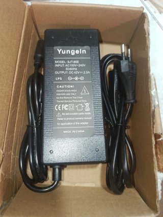 2-008 Cargador de Patinete Eléctrico Yungeln