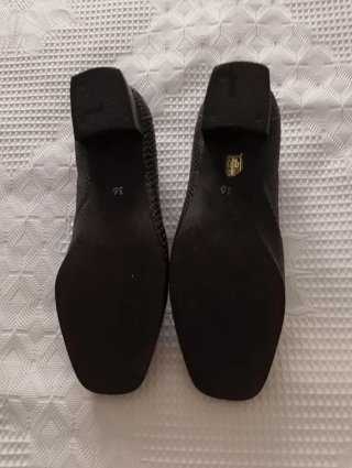 Zapatos REULA LUIS Negros con puntos grises .