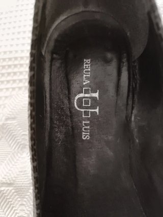 Zapatos REULA LUIS Negros con puntos grises .