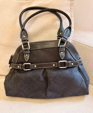 Bolso negro con estampado