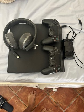 PS4 Pro 1TB + 5 Giochi + Controller + Cuffie