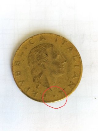 Moneta italiana 200 Lire 1979 con errore di conio