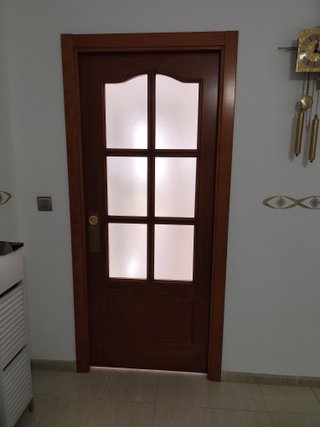 Puerta Corredera de Madera bicolor  con cristales