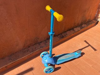 Patinete Infantil de Tres Ruedas