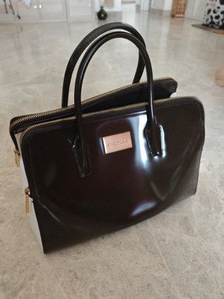 Elegante Bolso Bimba y Lola charol