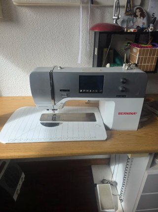 Máquina de coser BERNINA B710