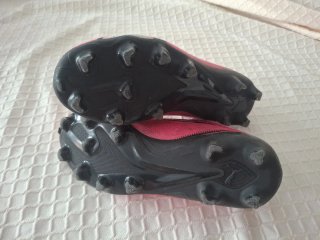 Botas de fútbol Puma rosas y negras T.34
