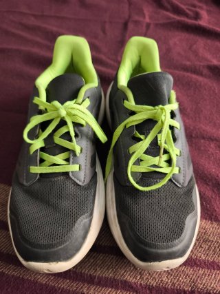 Zapatillas Adidas Grises y Verdes. Talla 38 2/3