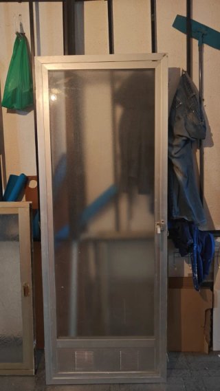 Puerta de Aluminio con Cristal