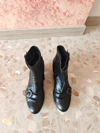 Botines negros mujer