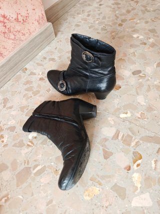 Botines negros mujer