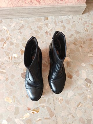 Botines negros mujer