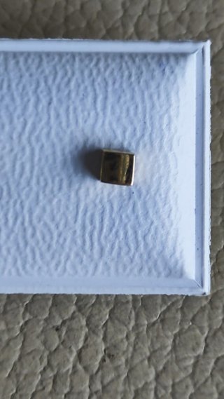 Pendientes oro bebé cuadrados nuevos.