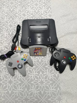 Nintendo 64. Smash Bros + Dos mandos. PAL EUR