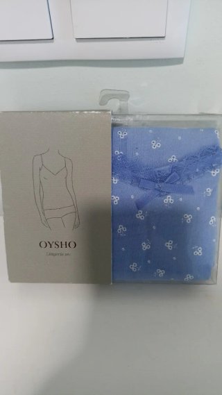 Conjunto lencería Oysho empaquetado.