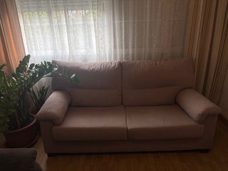 Sofá de tela beige