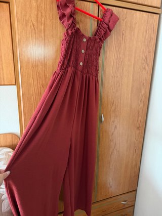 Mono largo rojo con volantes