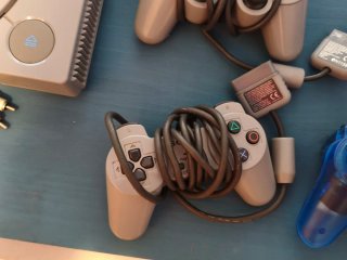 Consola PlayStation 1 (PS1) con 4 juegos