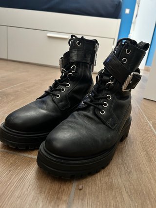 Botines Estilo Militar Negros em pele
