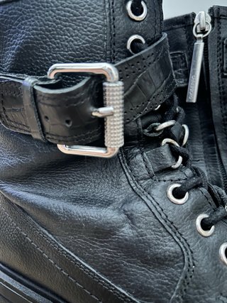 Botines Estilo Militar Negros em pele