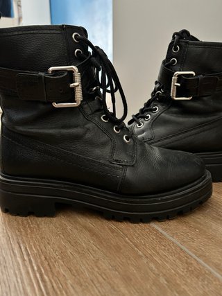 Botines Estilo Militar Negros em pele