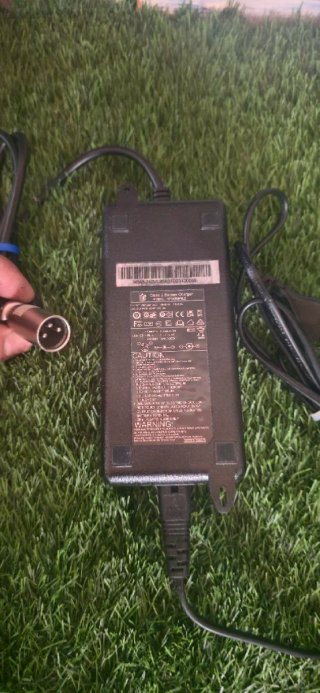 Cargador para Patinete Eléctrico
