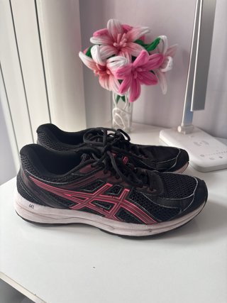 Deportivas ASICS negras y rosas
