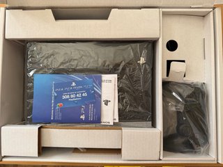 PS4 500GB + Watch Dogs + Detroit