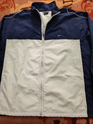 Chaqueta Nike Gris y Blanca