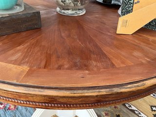 Mesa redonda de madera