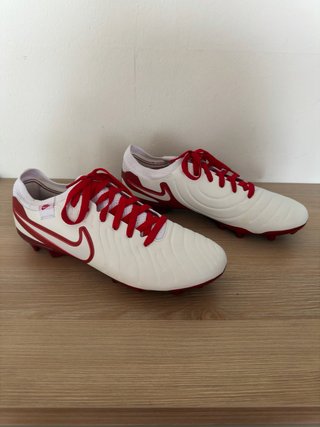 Botas de fútbol Nike blancas y rojas Talla 42