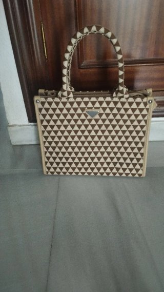 Bolso de mano con estampado geométrico